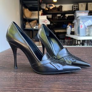 Alexander Mqueen stunning black heels!